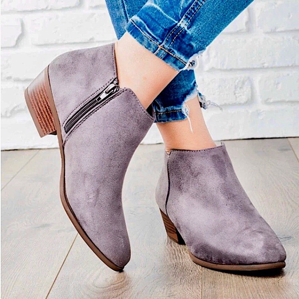 Refresh Rider-01 Basic Ankle Booties in Gray Faux Suede